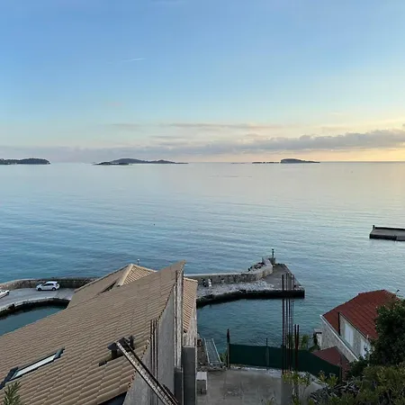 Old Stone House Aparthotel