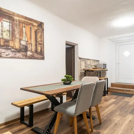 Aparthotel Old Stone House 3*