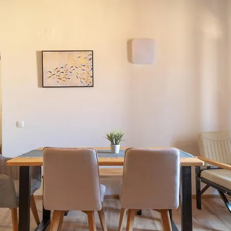 Old Stone House Aparthotel