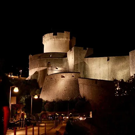 Old Stone House Aparthotel 3*