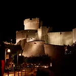 Old Stone House Aparthotel 3*