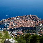 Old Stone House Apart-hotel 3*