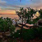 Апарт-отель Old Stone House 3*