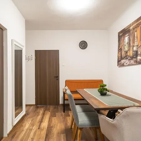 Old Stone House 3*