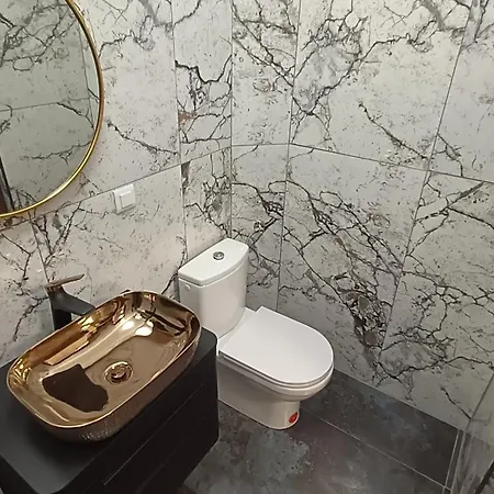 Old Stone House Apartmanhotel 3*