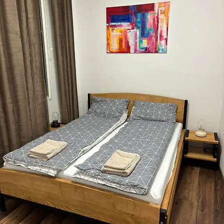 Old Stone House Apartmanhotel 3*