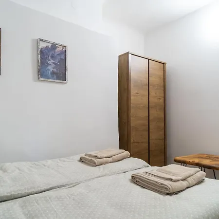 Old Stone House 3*