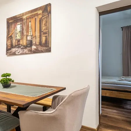 Old Stone House Apartmanhotel