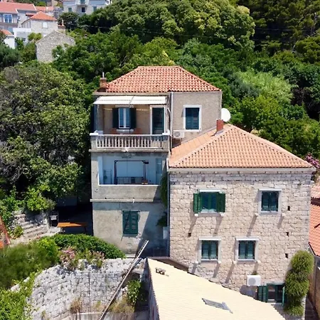 Old Stone House 3*