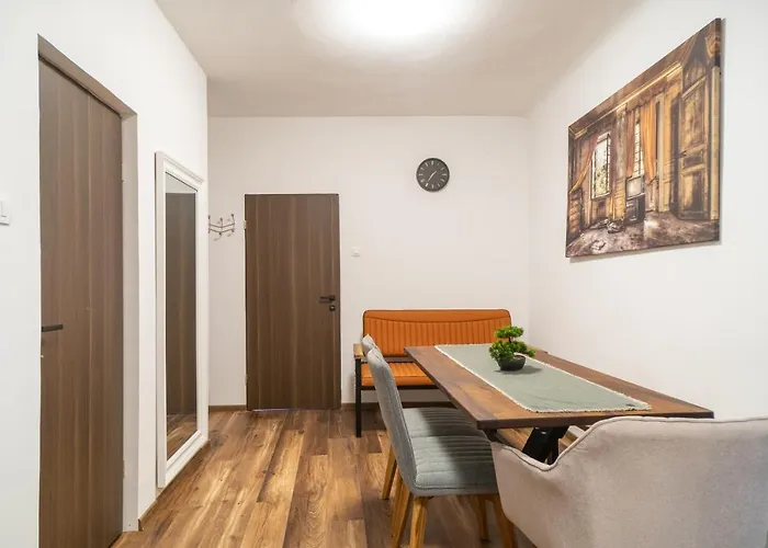 Old Stone House 3*