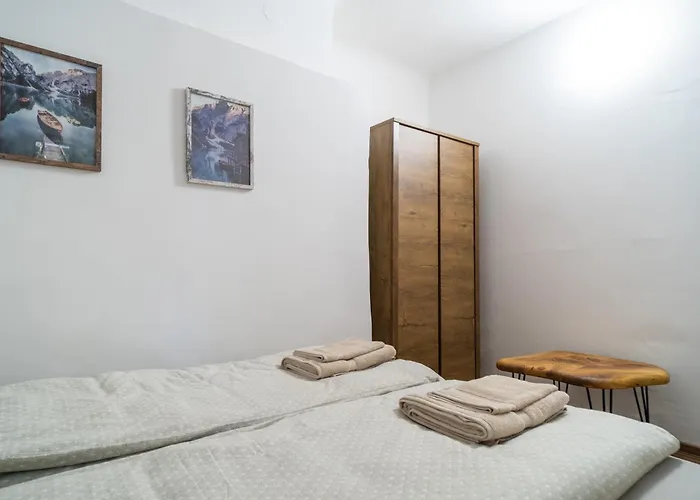 Old Stone House 3*