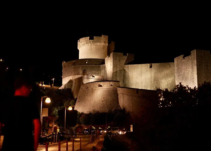 Old Stone House Aparthotel 3*