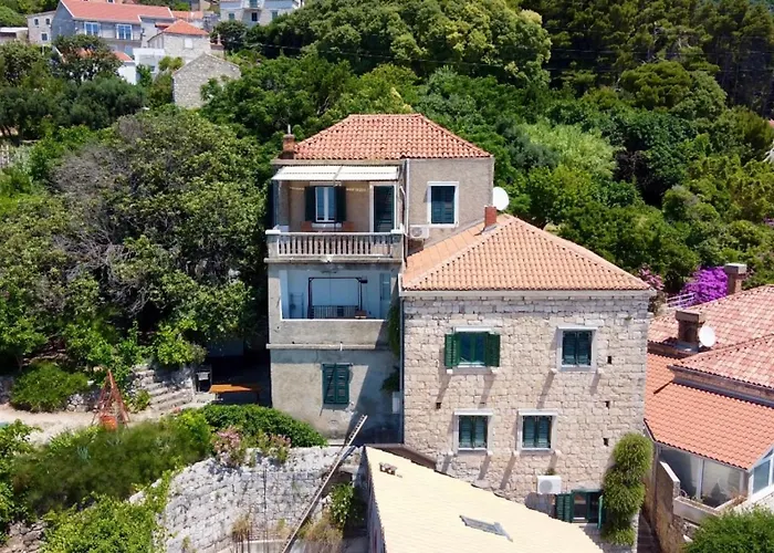Old Stone House 3*