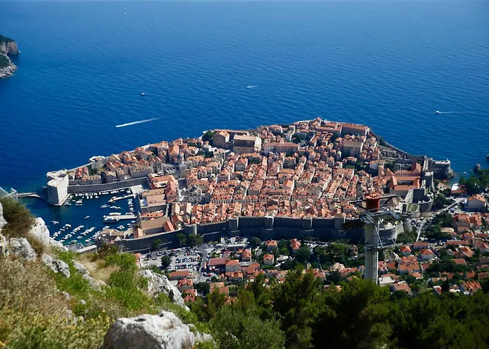 Old Stone House Aparthotel 3*